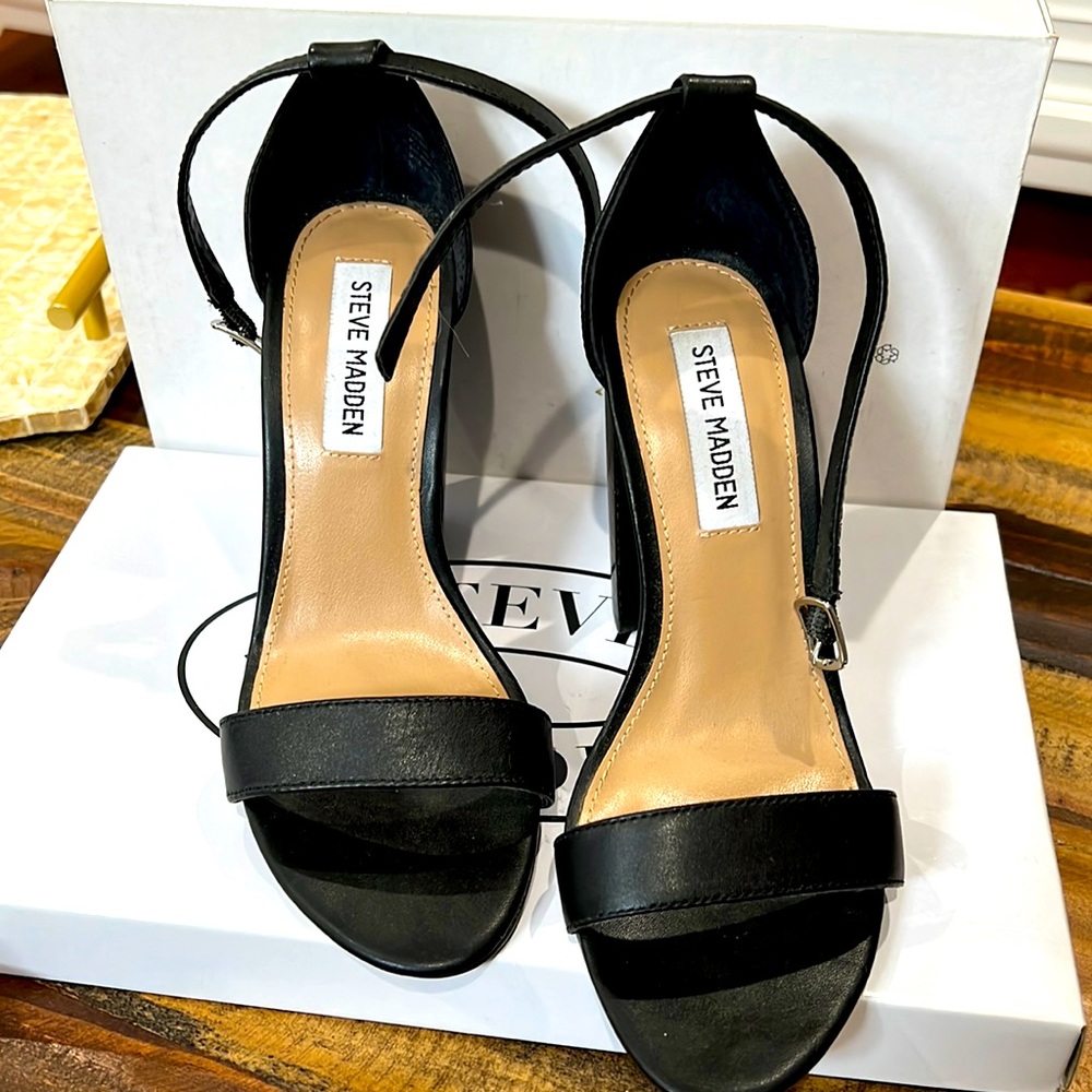 STEVE MADDEN LEATHER SANDALS SIZE 7